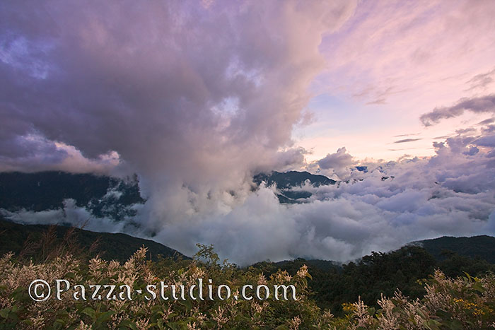 The clouds of Herhuan Shan in the sunset
